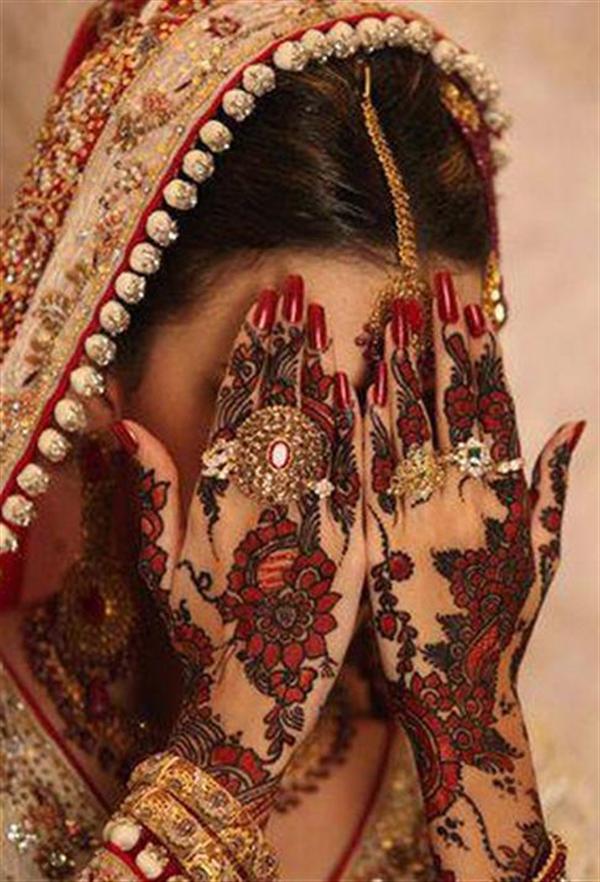 http://kfoods.com/photos/images_photos/photos/latest-mehndi-designs-for-bridal-girls63289392_2013102104011.jpg