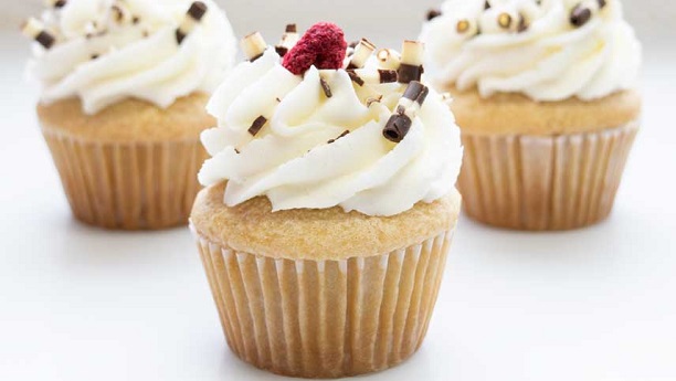 Cupcakes with Vanilla Frosting and Raspberries