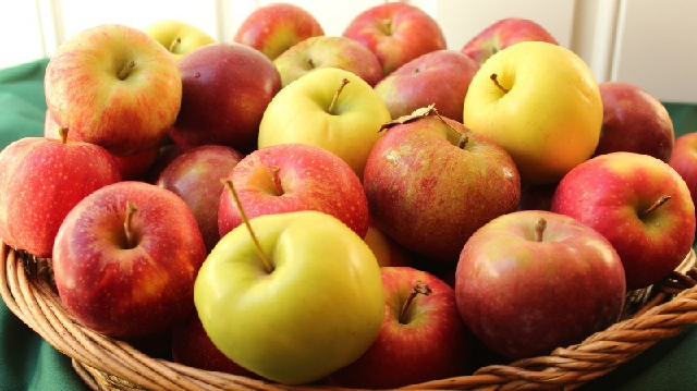 7 Amazing Benefits Of Eating Apples