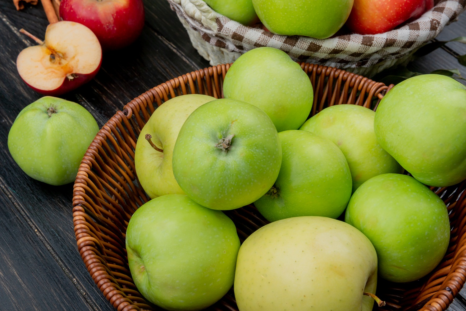 5 Amazing Benefits Of Eating Green Apples