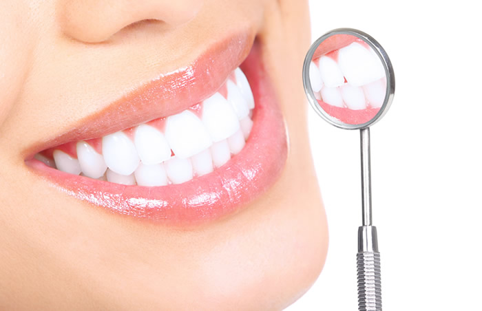 Here are 6 simple ways you can naturally whiten your teeth.