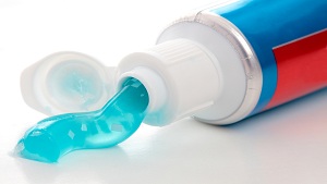 10 OTHER Uses of Toothpaste