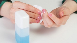 Amazing Uses of Nail Polish Remover in Urdu