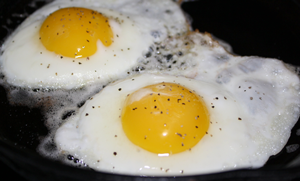 انڈے پکائیں وہ بھی بناء آئل کے ۔۔ جانیئے 5 آسان طریقے جو کھانے میں بھی لگیں مزیدار اور بنے بھی آسانی سے