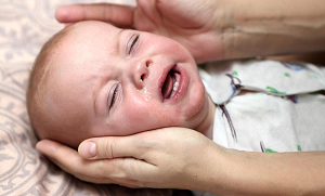 بچے کی ناک بند ہے اور سینہ جکڑ گیا ہے؟ پریشانی کی بات نہیں جانیئے چند گھریلو نسخوں سے بچوں میں زکام کا آسان علاج