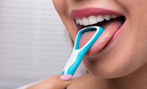 دانتوں کی صفائی کے ساتھ ساتھ زبان کی صفائی صحت کے لیے کیوں ضروری ہے؟ جانیں