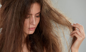 روکھے سوکھے بالوں کی وجہ سے پریشان ہیں؟ جانیئے چند گھریلو نسخوں سے بالوں کو نرم و ملائم اور ریشم کی طرح سلکی بنانے کا طریقہ 