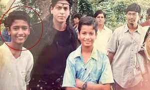 شاہ رخ خان کے ساتھ کون سا مشہور اداکار موجود ہے؟ 8ویں کلاس کا بچہ جو اب خود بھی اسٹار بن گیا! جوانی کی تصویر دیکھ کر مداح بھی حیران