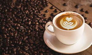 موسمِ سرما میں کافی کا استعمال کیسا ہے؟ جانیئے کافی پینے کے فوائد اور اس کے چند نقصانات