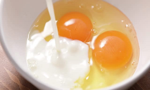 پروٹین سے بھر پور انڈہ ملا دودھ جس کی طاقت صرف پینے والا ہی جان سکتا ہے