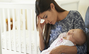 پوسٹ پارٹم ڈپریشن کیا ہے؟ بعد از ولادت خواتین کس ذہنی تناؤ یا ڈپریشن سے گزرتی ہے۔ایسے میں گھر والوں کو کیا کرنا چاہیے؟