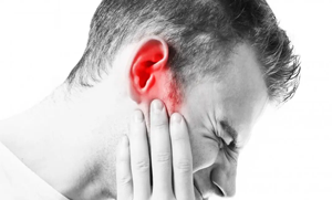 کیا آپ کے کان میں انفیکشن ہو گیا ہے؟ جانیئے کان کا انفکشن دور کرنے کے چند آسان گھریلو نسخے جو دیں آپ کو کان کے درد سے نجات