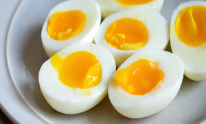 گرمی کے اس موسم میں آپ کو روزانہ کتنے انڈے کھانے چاہیئے؟