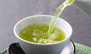 گرین ٹی کا استعمال ضرور کریں مگر احتیاط سے ۔۔ جانیئے ضرورت سے زیادہ گرین ٹی استعمال کرنے کے نقصانات
