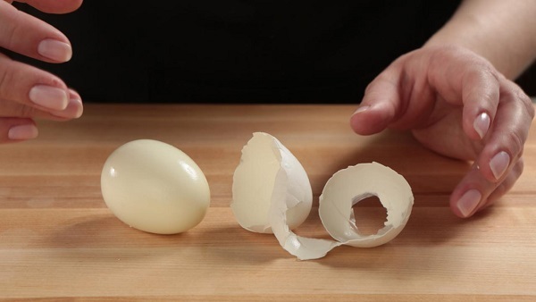 Easy Way To Peel An Egg