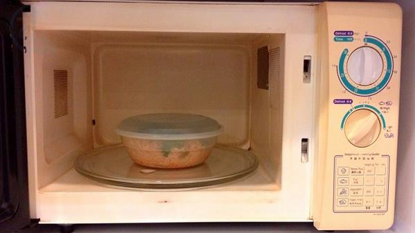 Oven Main Kon Se Bartan Istemal Karne Chahiye