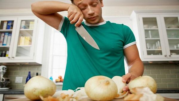 How to Avoid Crying while Cutting Onion!