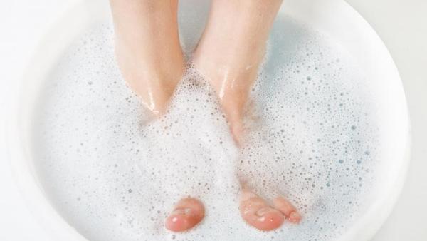 How To Clean The Feet With Baking Soda