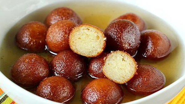 Chef Asad meine apki gulab jamun recipe try ki thi wo bhut mazey ke bane the mgr wo thore phat rhe the deep fry krte hue esa kiya kru ke wo na phtein??? koi asan sa tarika bata dein