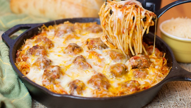 Baked Spaghetti And Cheese Balls With Spinach Sauce