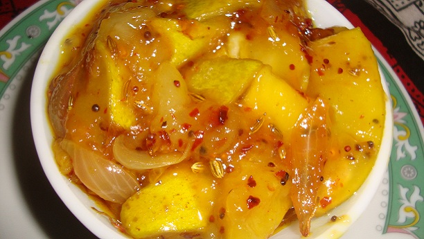 Make raw mango chutney like this, the family members will keep licking their fingers