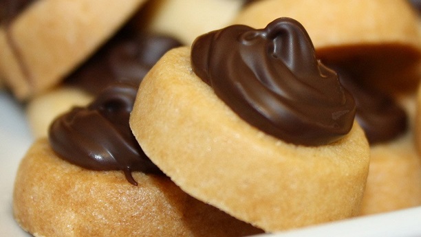 Chocolate Dot Cookies