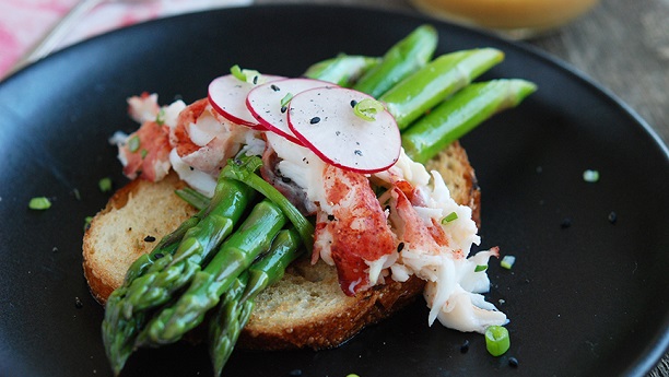 Lobster & Asparagus Salad