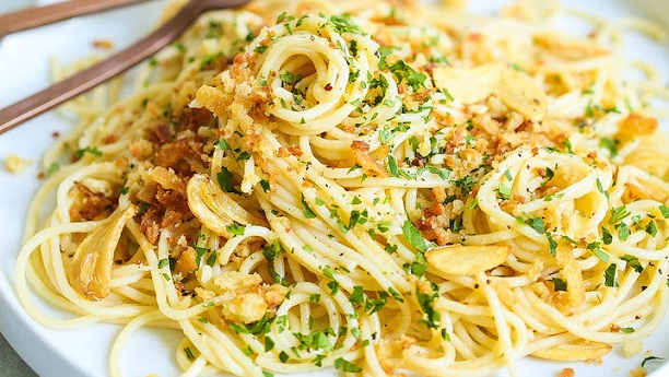 Spaghetti With Garlic, Chilies, Lemon And Crispy Bread Crumbs 
