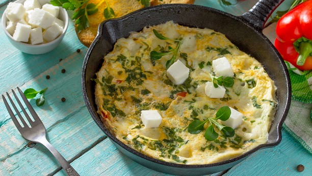 Tomato and pepper omelette with feta cheese