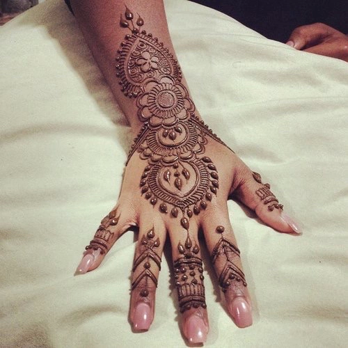 Fingers and Hand Stylish Mehndi